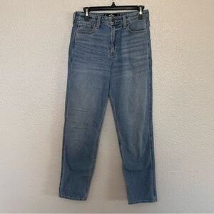 Hollister ultra high rise Mom Jean size 7R W28 L27